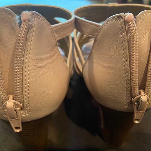 Women’s High Heel Shoes - Picture 3 of 9